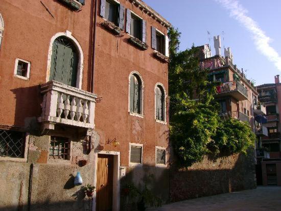 Dorsoduro461 Acomodação com café da manhã Veneza Exterior foto